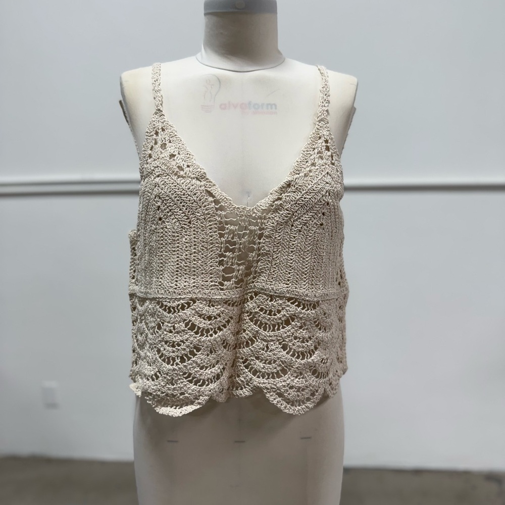 BLUE TASSEL: NWOT Crochet Lace Tank Top - Picture 6 of 9
